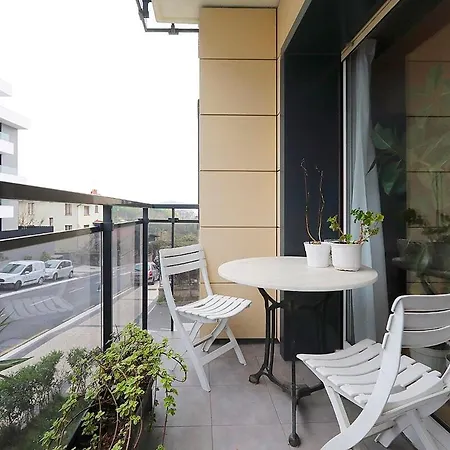 Bright 2 Bedrooms And 2 Bathrooms, Balcony And Views Апартаменти
