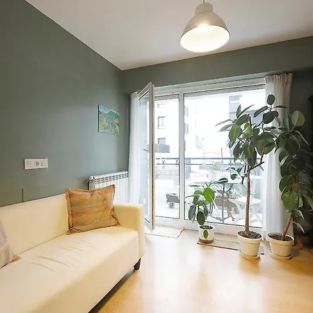Bright 2 Bedrooms And 2 Bathrooms, Balcony And Views Apartment *